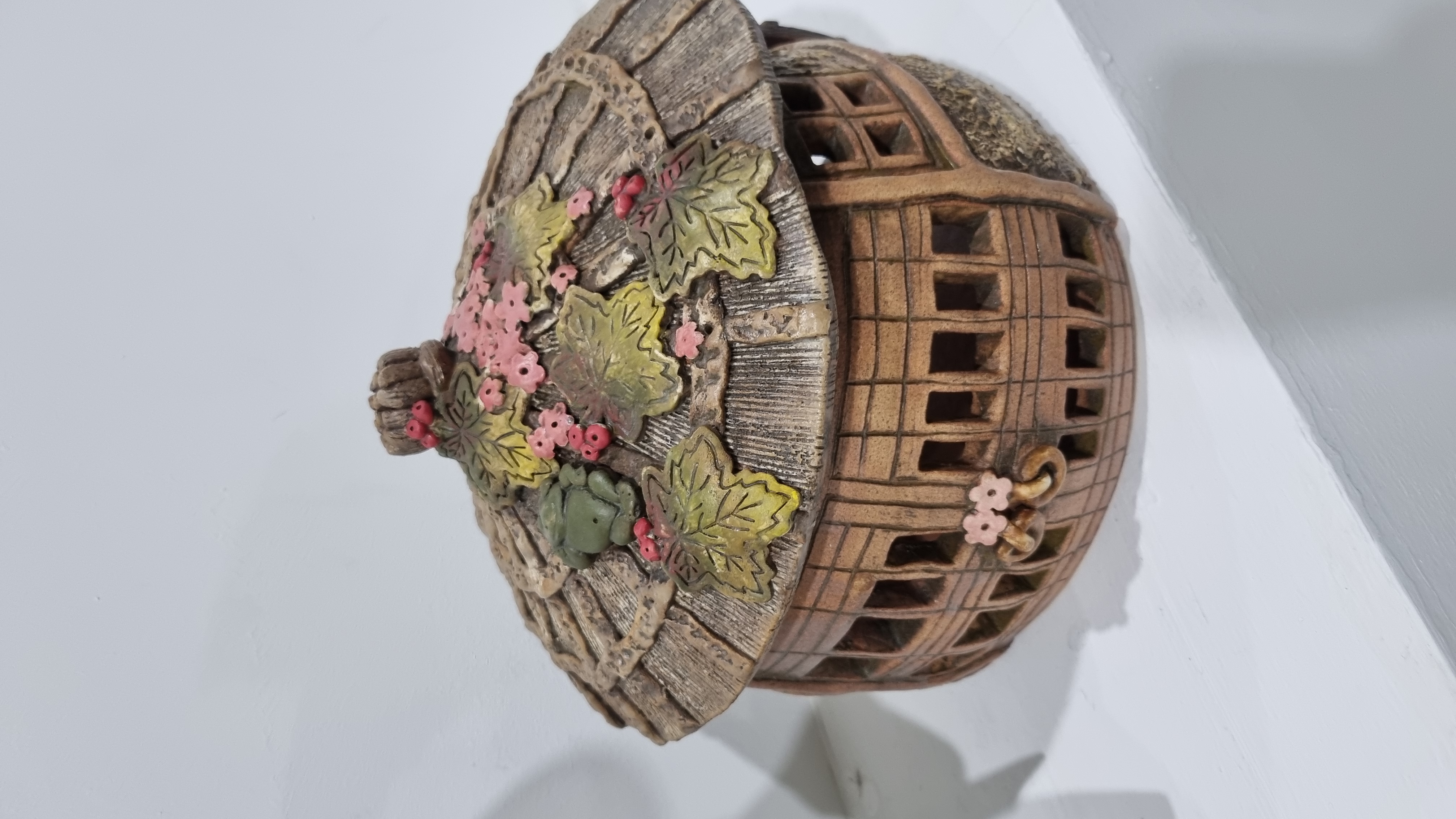 Round traditional Korean house container