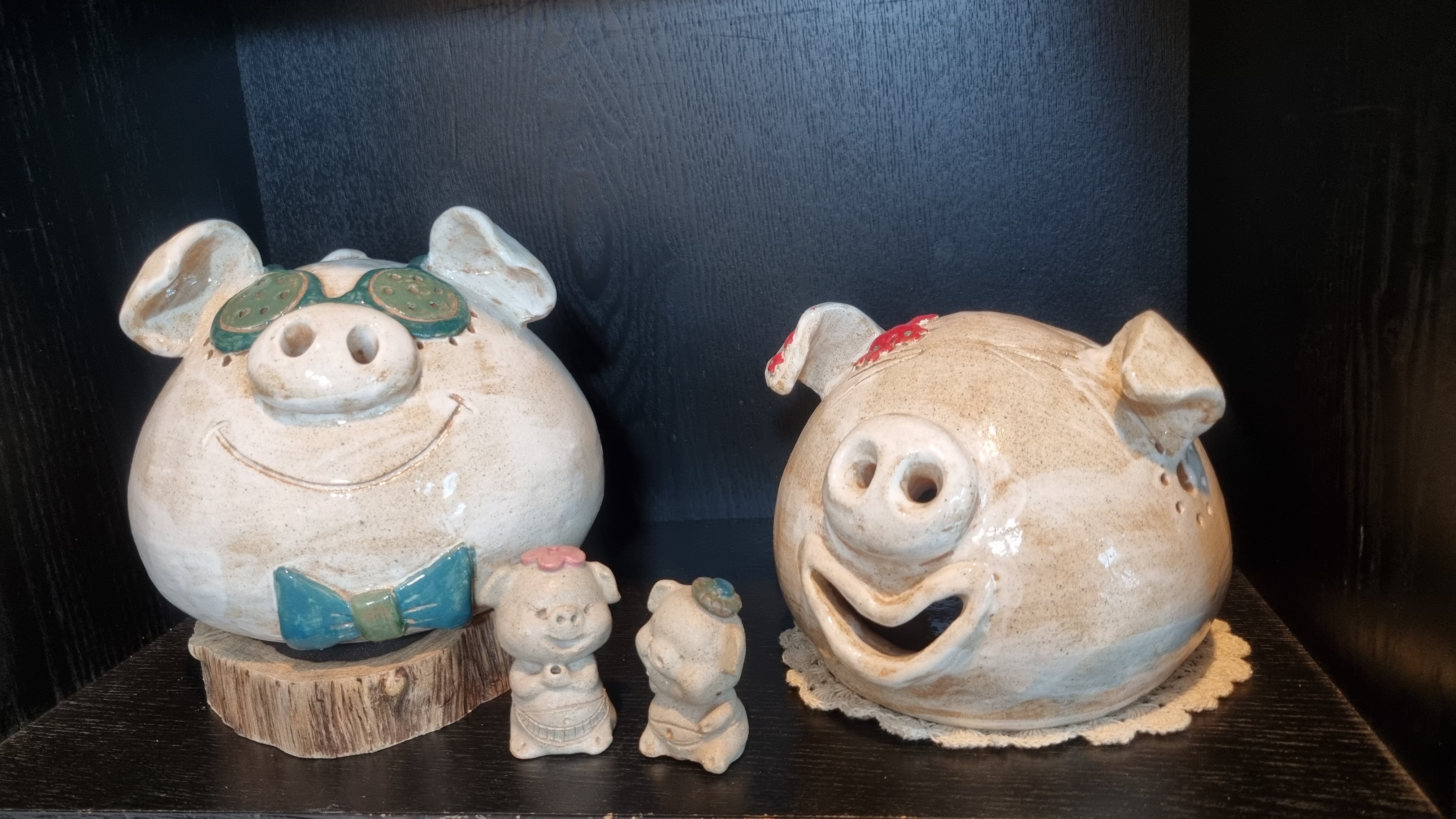 Happy pig ceramics